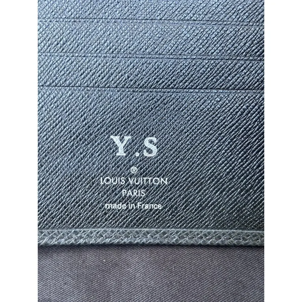 Louis Vuitton Taiga Leather Multiple Bifold Wallet Slender Black